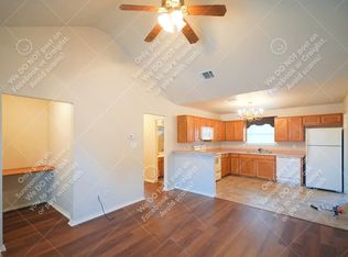 136 Stewart Bend Ct #B, Azle, TX 76020