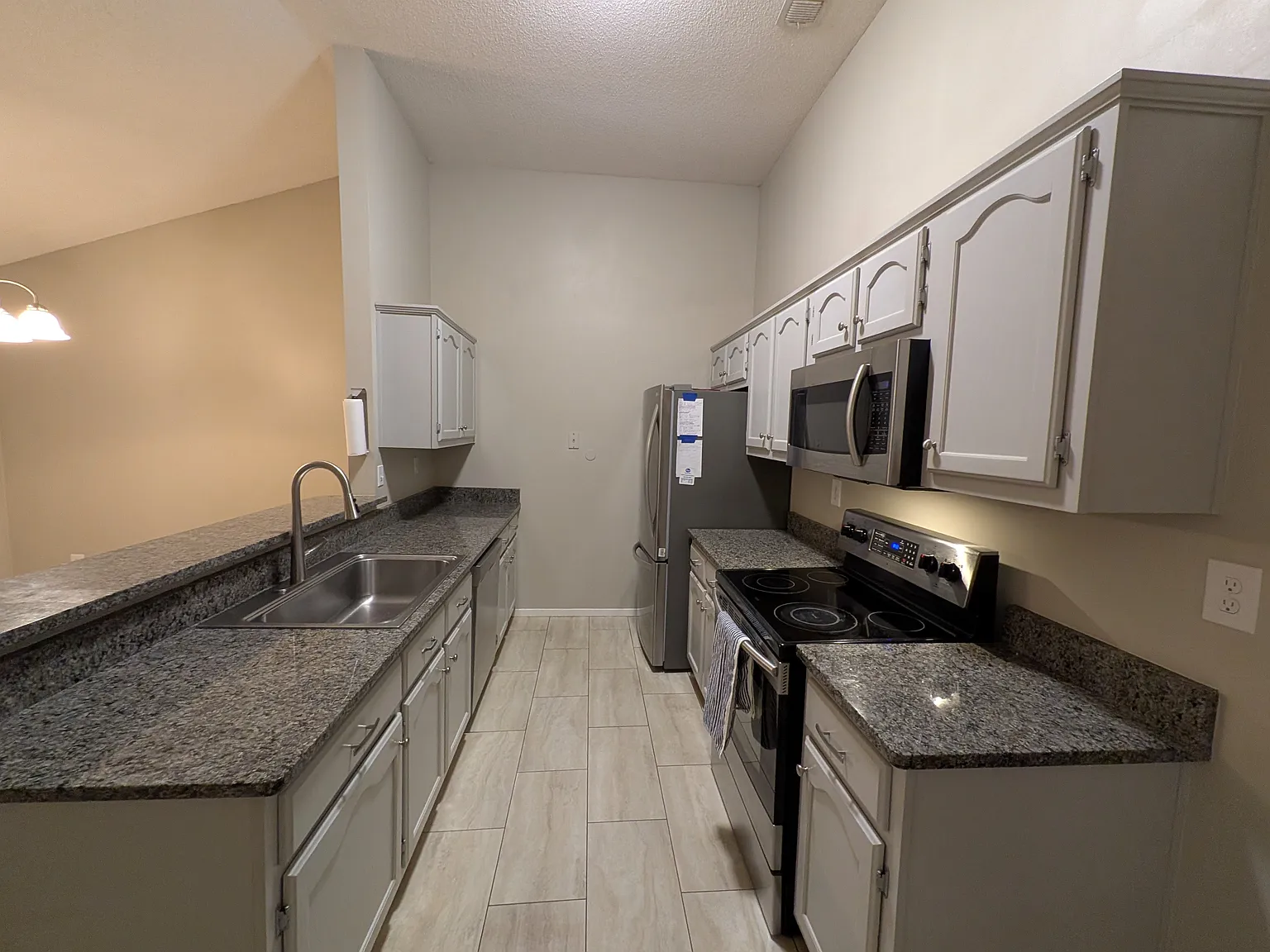 3 bed, 1369 sqft, $1,650 — Photo 3
