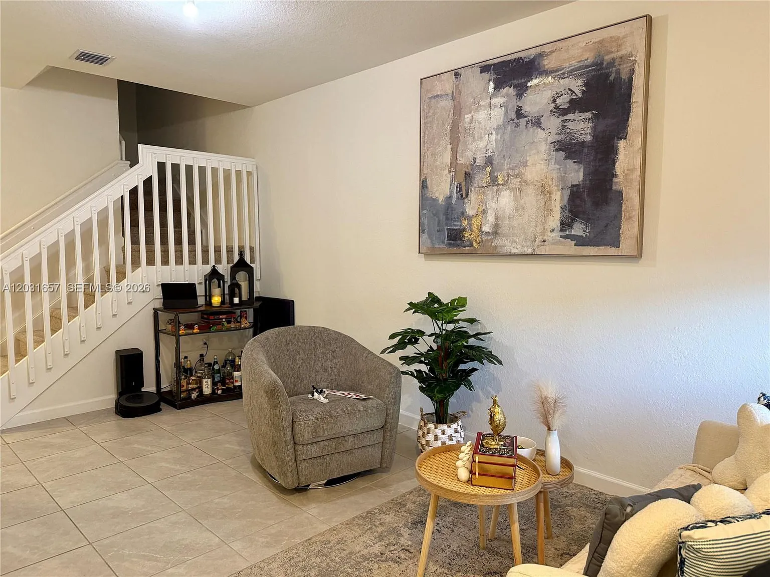 4 bed, 2.5 bath, 1820 sqft, $3,000 — Photo 2