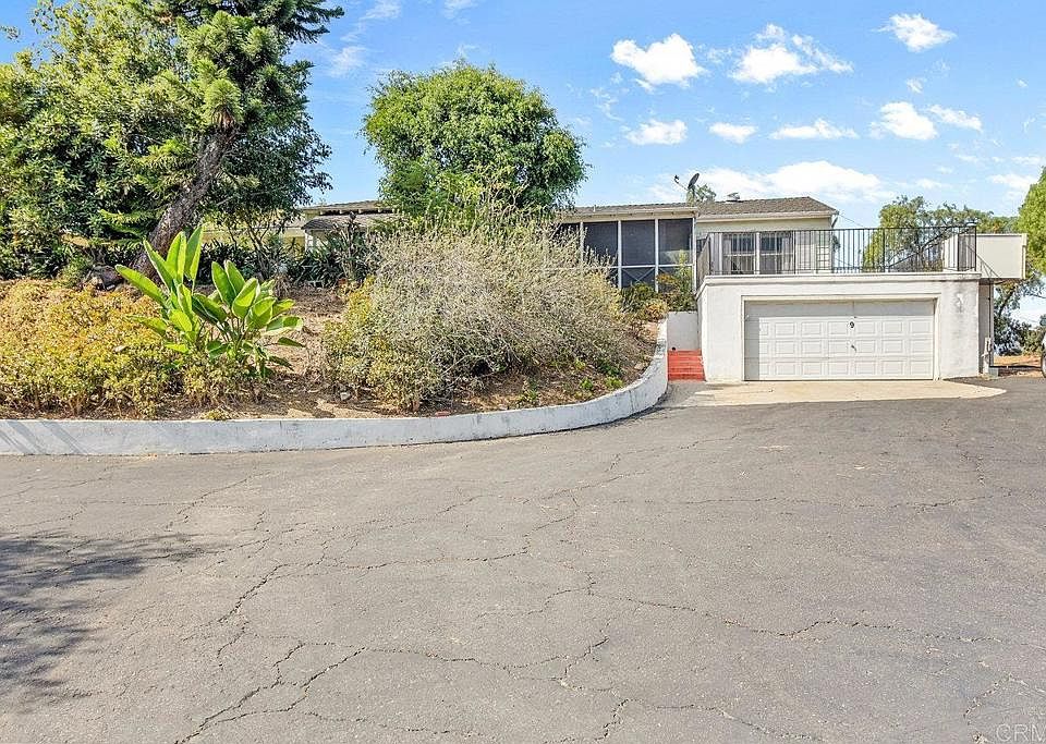1st image of 9 Vista Dr