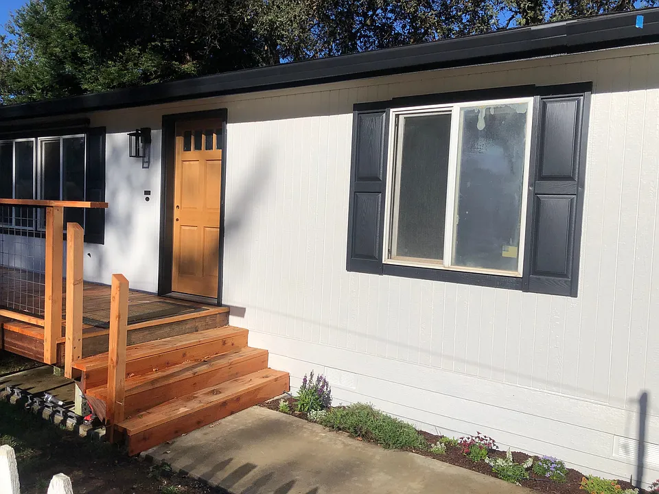 335 Manzanita Dr