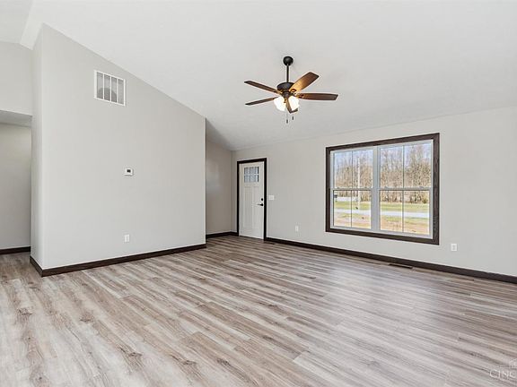 4th image of 144 Custer Dr
