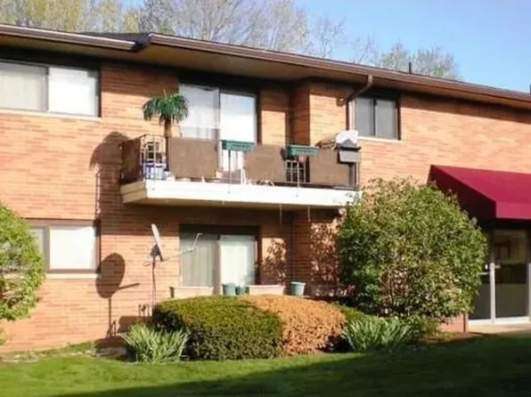 24597 Clareshire Dr APT 201, North Olmsted, OH 44070