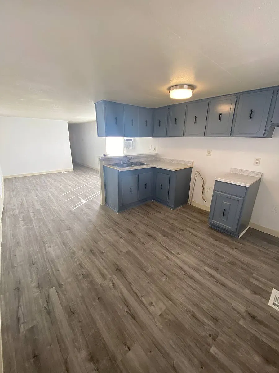 Building Photo - 4976 Stanley Ave #50