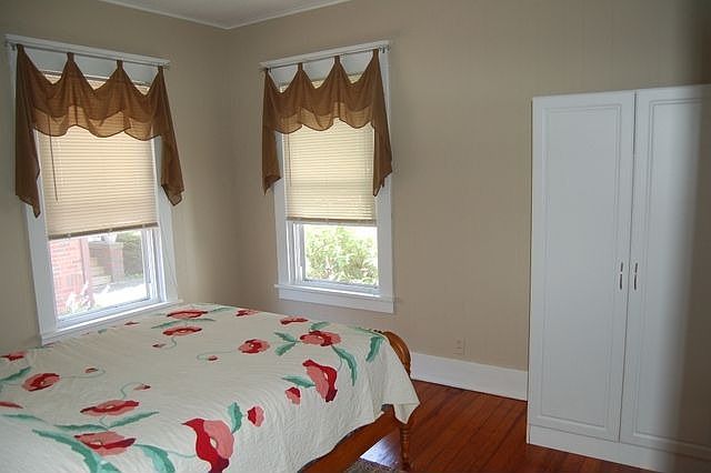 2nd image of 403 N B St