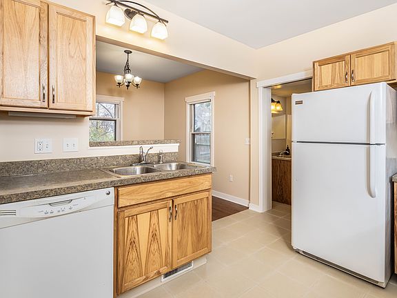 5th image of 520 Elmwood Ct