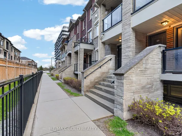 200 Veterans Dr #48, Brampton, ON L7A 4S6