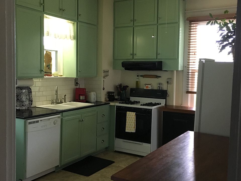 1st image of 566 Lee Grant Ave