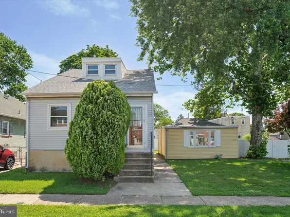 228 Carre Ave, Essington, PA 19029