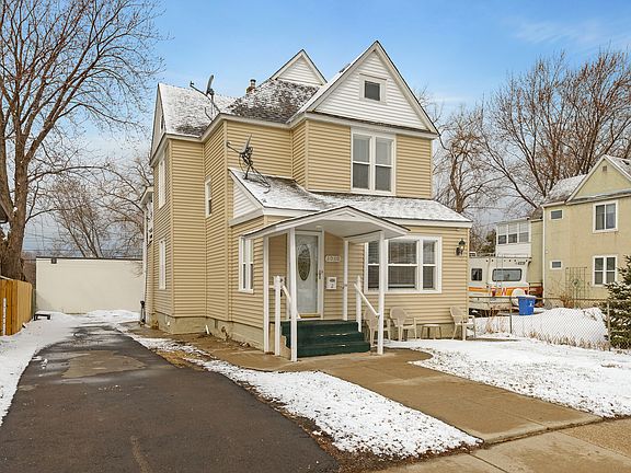3rd image of 3030 Grand St NE