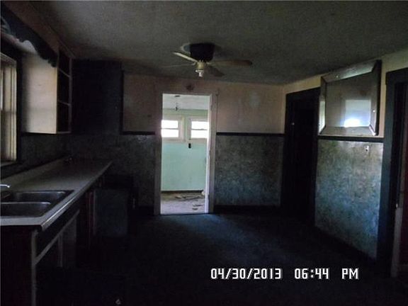 5th image of 4558 Main St