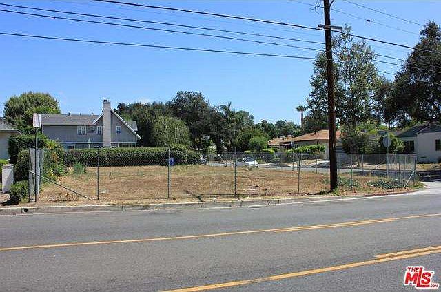 2nd image of 10535 Moorpark St