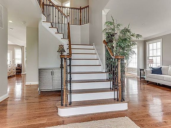 2nd image of 43729 Red House Dr