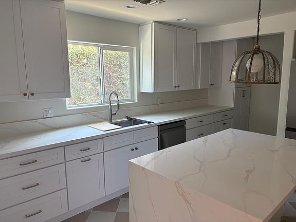 2nd image of 4809 Norwich Ave