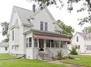 520 32nd St NE, Cedar Rapids, IA 52402