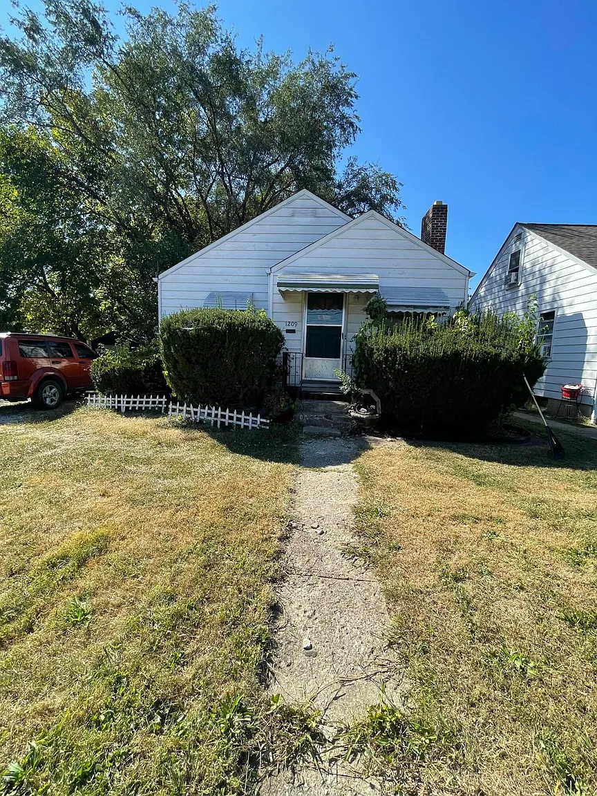 1209 Fairwood Ave photo 1