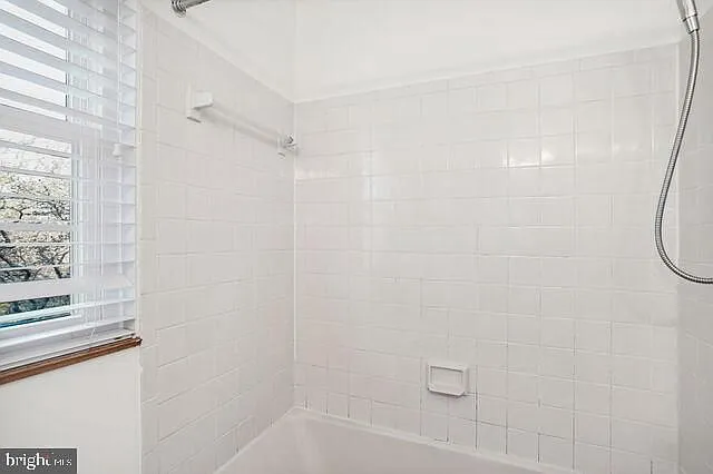 1742 N Rhodes St #5-306 — Photo 13