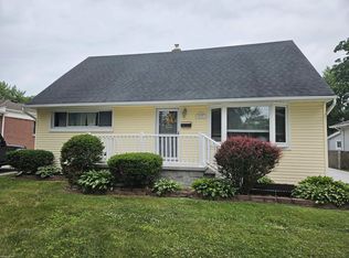 22616 Euclid St, Saint Clair Shores, MI 48082
