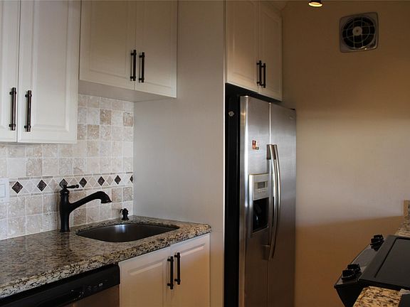 4th image of 900 SW 11th Avenue #5C