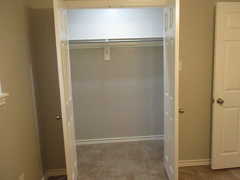 2620 County Ave — Photo 9