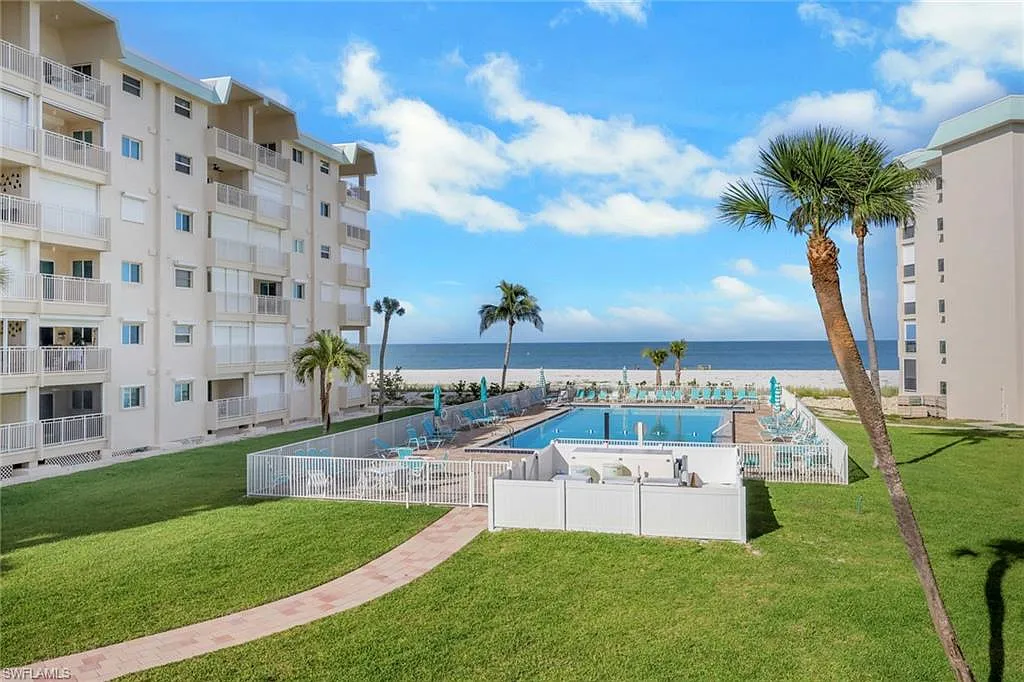 2 bed, 2.0 bath, 930 sqft, $5,600 — Photo 1