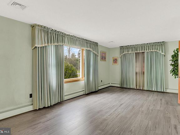4th image of 6630 Lehigh Ave