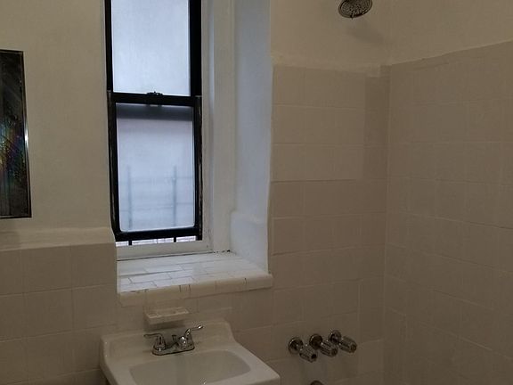5th image of 1444 Beach Ave #707