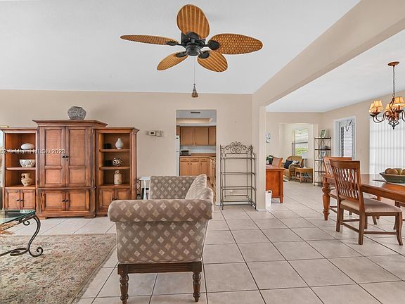 5th image of 1107 Siesta Ave