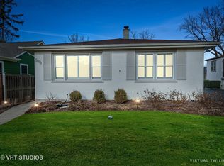 516 E Sunnyside Ave, Libertyville, IL 60048