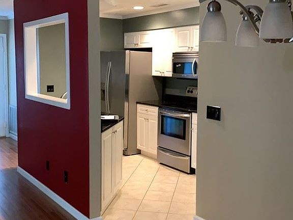 5th image of 111 Longstreet Dr APT 205