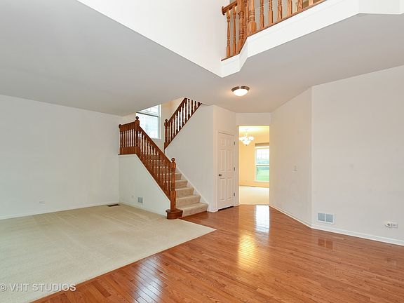 3rd image of 318 English Oak Ln