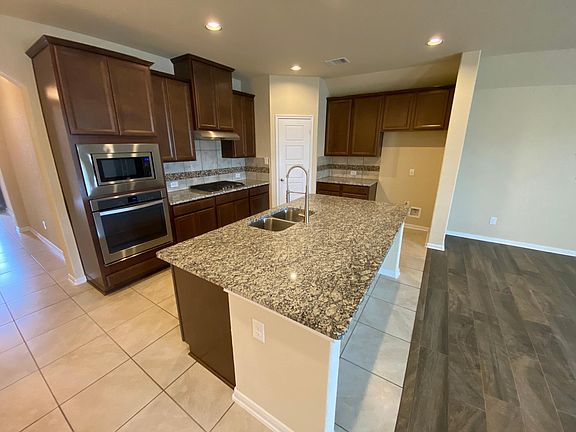 3rd image of 126 Escondido