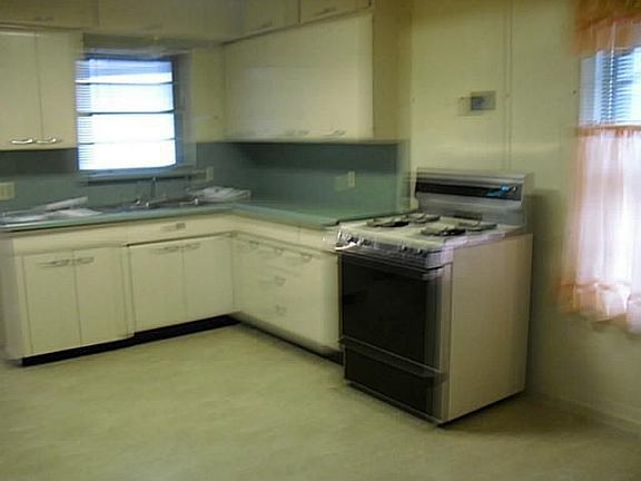 4th image of 2214 Elmwood Blvd