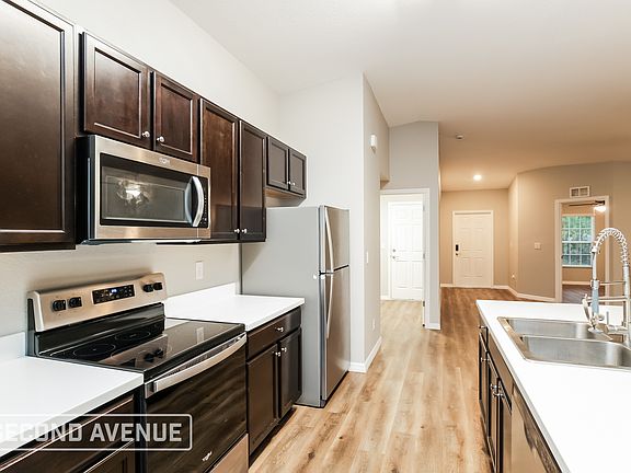 3rd image of 14103 Hughes Ave