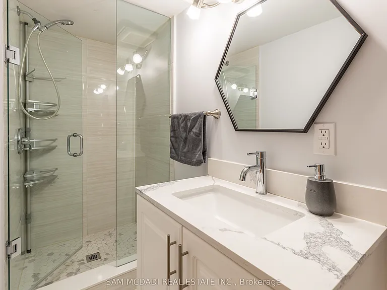 4043 Pavillion Ct #LOWER — Photo 12