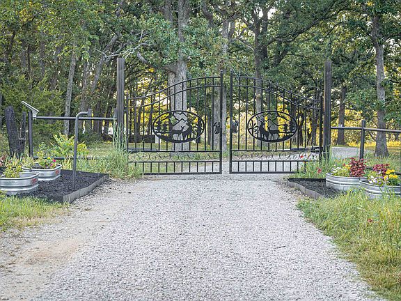 3rd image of 2099 Heritage Rd