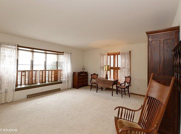 Bay window with window seat!