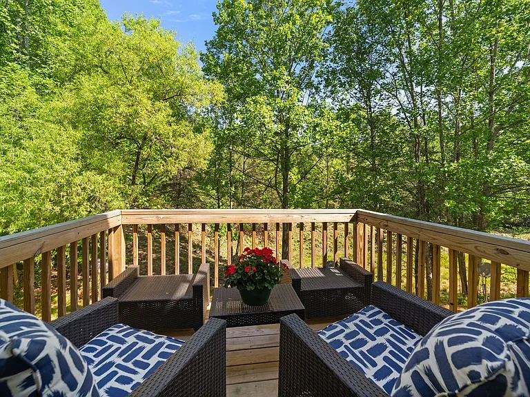 442 Peyton Ct — Photo 28