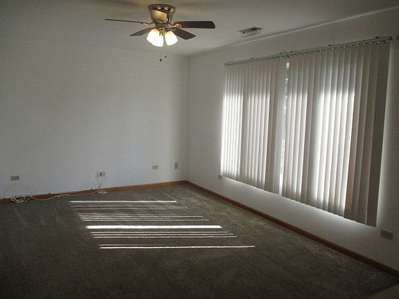 3rd image of 3228 Commercial Ave #C
