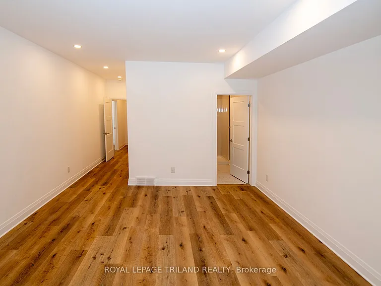 425 Dundas St #201 — Photo 9