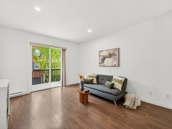 7348 192a St #4, Surrey, BC V4N 6J2