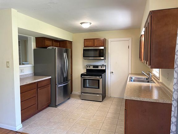 5th image of 8 Dundee Dr
