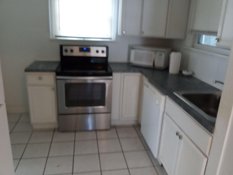 2nd image of 670 38th Ave S