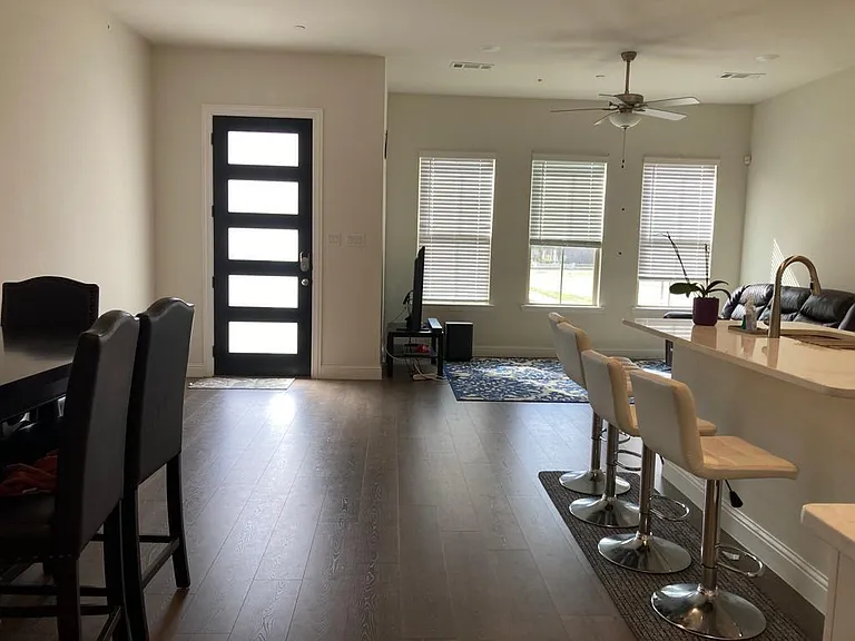 4705 Corriente Vista Ln — Photo 2