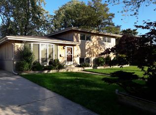 107 Stacy Ct, Glenview, IL