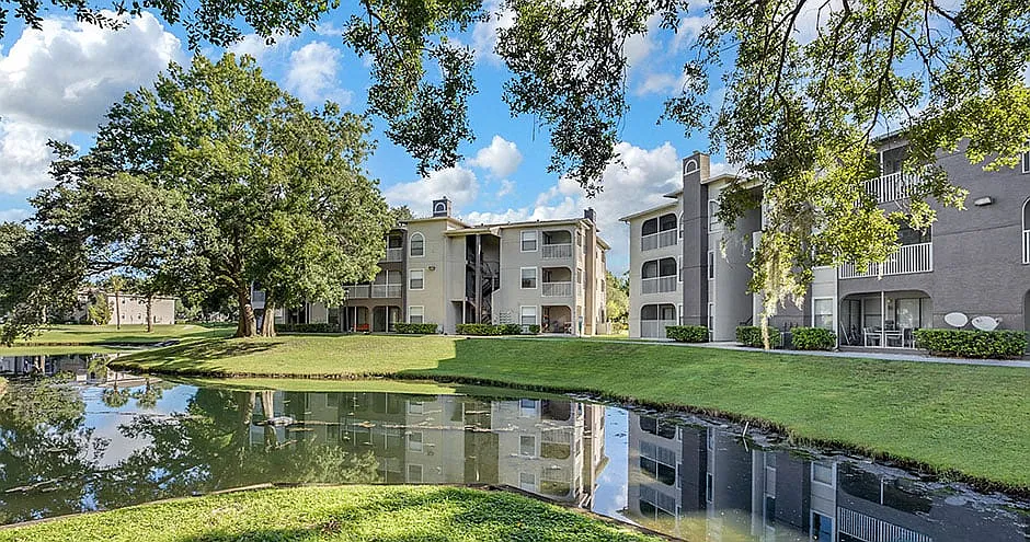 The Summit at Sabal Park Apartments — Photo 3