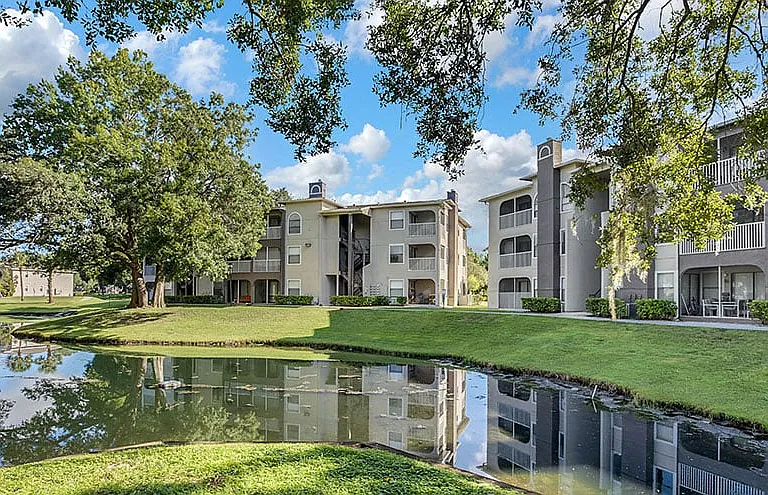 The Summit at Sabal Park Apartments — Photo 3