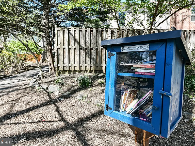 2407 Alsop Ct — Photo 40