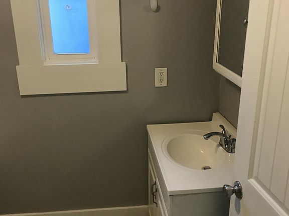 5th image of 354 E 800 S APT 1