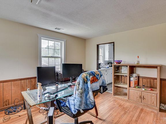 2nd image of 2885/2887 Wells Drive